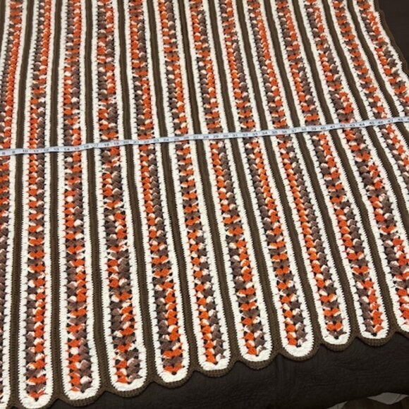 Handmade Vintage Brown/Cream/Orange scallop throw - Picture 1 of 4